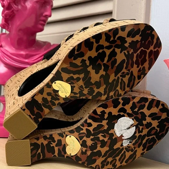 đź’—NWOT BETSEY JOHNSON WEDGESđź’— - Picture 14 of 16